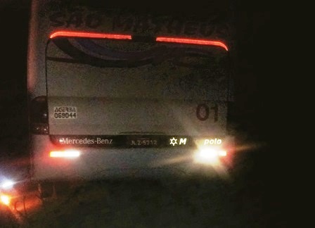 Veículo parou para uma passageira descer quando os criminosos renderam o cobrador.