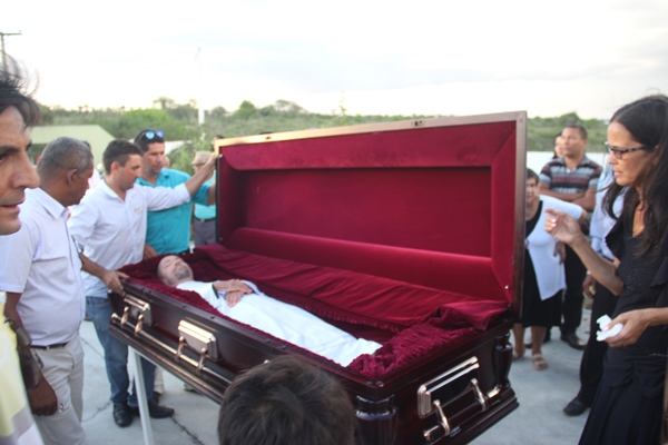 Sepultamento do corpo de Padre Egionor Cunha - Foto - Raimundo Mascarenhas (39)