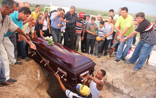 sepultamento do corpo de padre egionor  - des