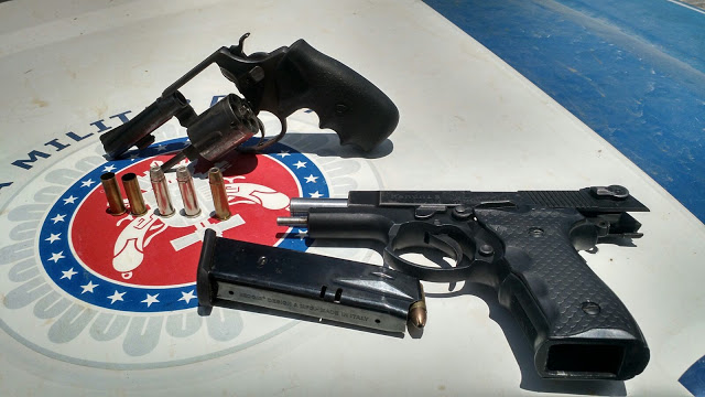 arma encontrada com a dupla morta