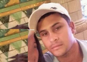 Caique tentou fugir do assassino, mas foi morto dentro do banheiro.