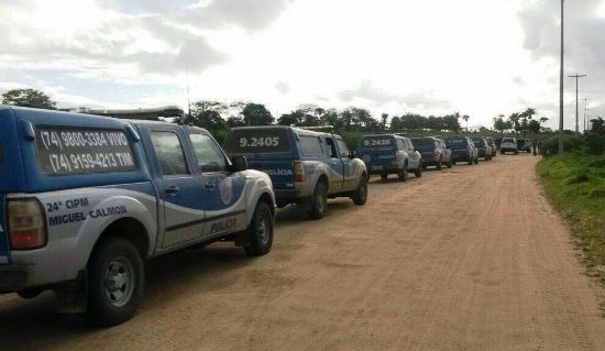 viaturas pm em busca de quadrilha de banco