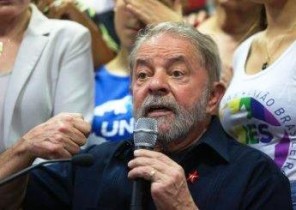 Lula foi ouvido e depois de liberado fez duras criticas ao poder judiciário, imprensa e oposição.