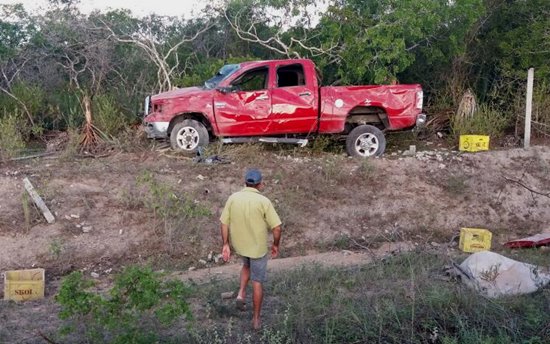 Pode ser visto próximo ao carro caixas de cerveja , mercadoria que ela trabalha