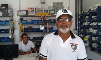 Bigode pensou que era um gato, quando viu que se trava de uma criança sentiu vontade de chorar.