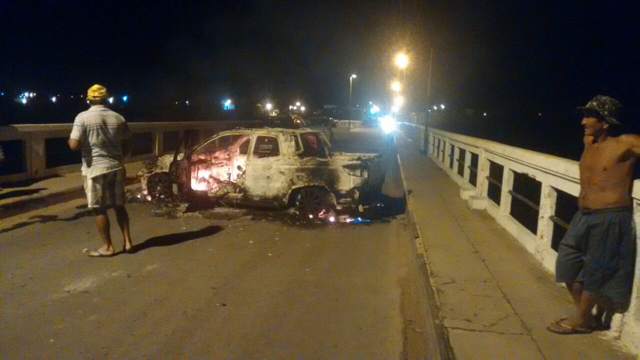 carro incendiado em cipo