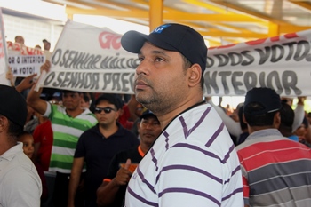 Marcel Ribeiro disse que onde o governador for, vai encontrar vigilantes cobrando o emprego | Foto: Raimundo Mascarenhas