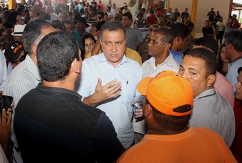 Governador se reuniu, mas não deu esperança que voltaria atrás da decisão | Foto: Raimundo Mascarenhas