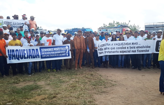 Manifestação na cidade de Feira de Santana contou com a presença de Gika