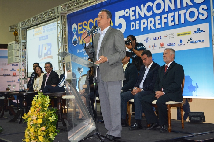 Governador abriu os trabalhos que prosseguem até sexta-feira