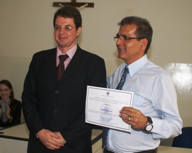 Ranulfo recebe diploma no fórum de Monte Santo