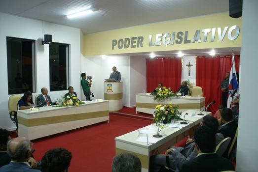Plenário da Câmara de Queimadas. Presidente Lázaro dirigiu a sessão