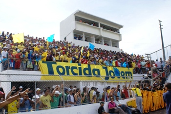 Arquibancada lotada,