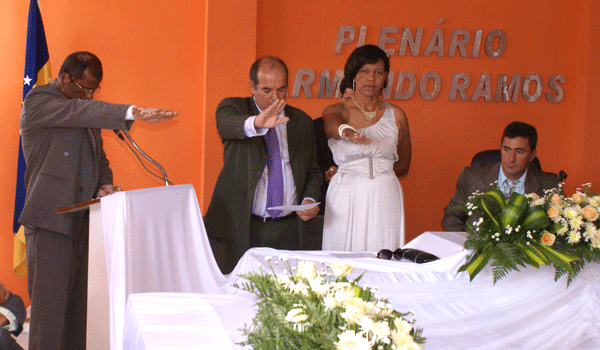 Nova-Mesa-Diretora-da-Câmara-de-Coité - foto: Raimundo Mascarenhas