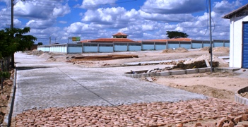 Pavimentação e praça de Barreira