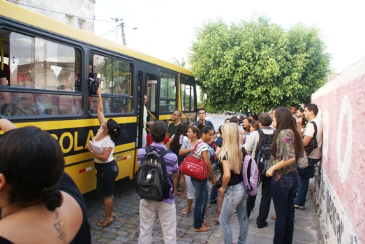 Universitários de Coité para Feira - foto: Raimundo Mascarenhas