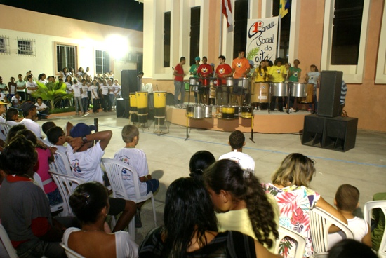 Primeiro Sarau reuniu centenas de pessoas ; foto: Raimundo Mascarenhas