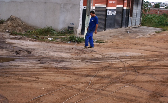 Vendaval derruba rede eletrica em Coité - foto- Raimundo Mascarenhas