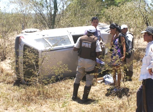 capotamento na BA 409 - uno que seguia de alagoinhas para santaluz