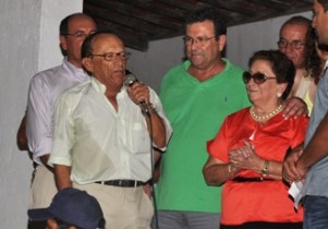 niver de nenenzinho-1 A esposa Mariá e os filhos Gildo ( de verde) e o pré candidato a prefeito Zenóbio