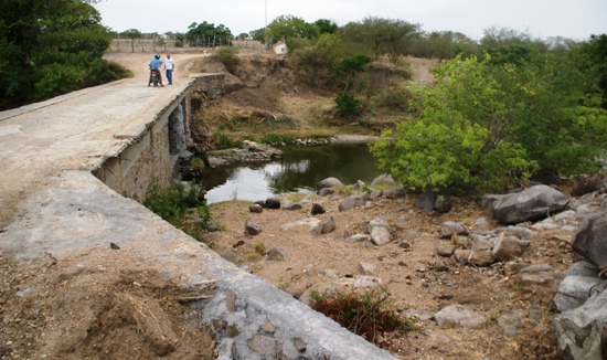 Ponte sobre o Rio Sacrariu em Ponto Novo - foto- Raimundo Mascarenhas