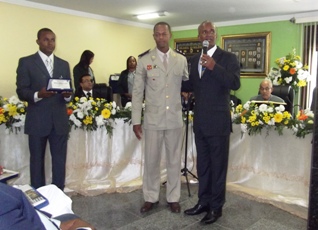 Cidade natal do capitão fez homenagem com uma placa de honra ao mérito pela sua conquista na área militar.