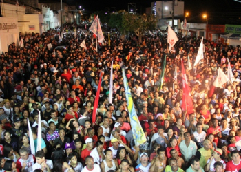 Milhares de pessoas acompanham Assis até Salgadália para agradecer os votos