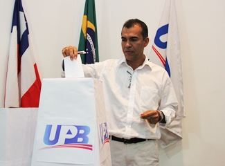 Prefeito de Conceição do Coité Assis PT disse que seguiu a recomendação do partido no voto.