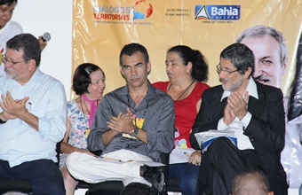 Prefeito anfitrião Assis ao lado do secretário Gabrielle.