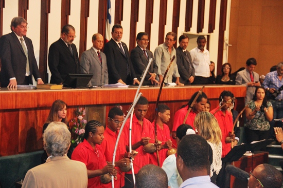 Teve até o hino nacional ao som do berimbau