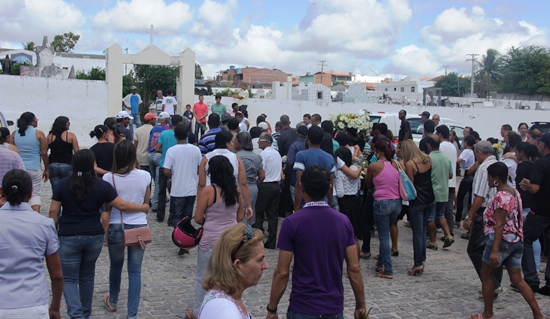 Sepultamento de Felipe no centro da cidade