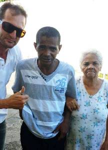 Márcio, Nilton e sua mãe que não tinha noticia do filho ha 19 anos.