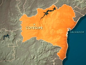 Agência foi assaltada na cidade de Cotegipe, oeste da BA (Foto: Reprodução TV Bahia)
