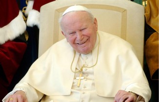 O pontífice argentino assinou o decreto no qual reconhece a atribuição de João Paulo