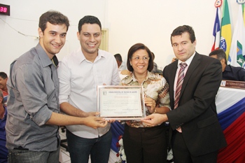 Felipe Carneiro, Darino Sena, prefeita Tânia e vereador Juninho autor da indicação.
