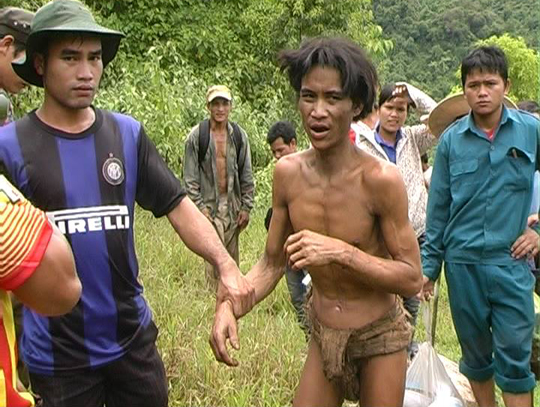 Ho Van Lang foi levado para a floresta quando tinha apenas dois anos