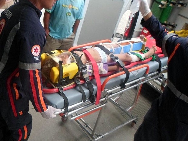 Duas crianças foram levadas para o hospital da cidade. Polícia diz que os pais das vítimas estão desesperados (Foto: Tiago Botino/ Itapetinga Agora.com)