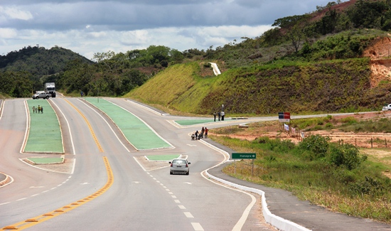 Na saída de Araçás pela BA 093 sentido Entre Rios o motorista entra a direita e percorre quase 23 km até Itanagra