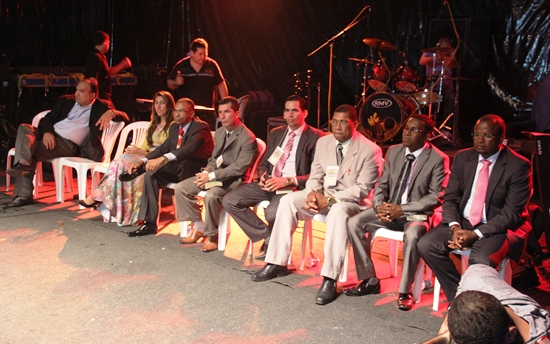 Pastor Almeida da Igreja Batista Mundial do Avivamento (ao lado da esposa) foi um dos pioneiros da criação da semana dos evangélicos.O 2º da direita para esquerda é Pr. Gilson presidente da OMEC.