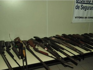 Polícia apreende 145 armas de uso exclusivo Foto: Divulgação / Polícia Civil)