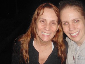 A atriz Nicole Puzzi publicou foto com sua filha, Dominique Brand, após resgate dos animais (Foto: Reprodução/Facebook)