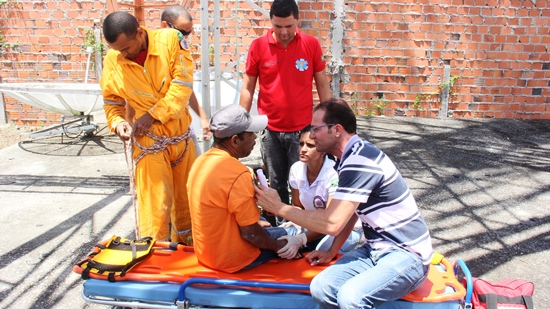 Por volta das 12h10 Egídio chegou ao solo ainda desorientado e foi levado diretamente para o CAPS que fica em frente a torre