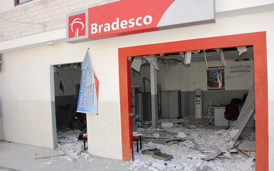 Bradesco de Nova Fátima após a primeira explosão mudou de imóvel e também foi atacado. Foto: arquivo Raimundo Mascarenhas