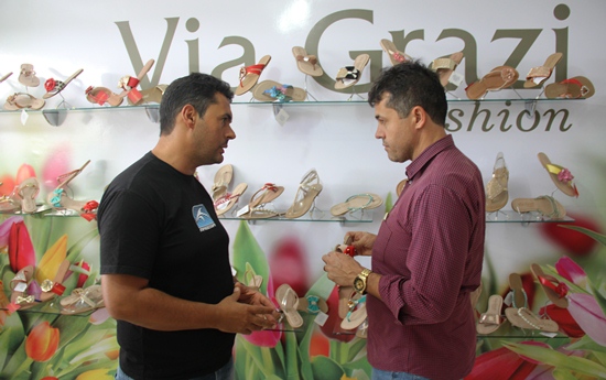 Bergue ( a esquerda) recebe a visita de Alex da Piatã que elogiou a iniciativa.