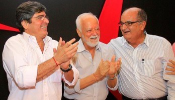 Carlos Falcão (à esquerda) comemora sua eleição por aclamação Foto: Reprodução