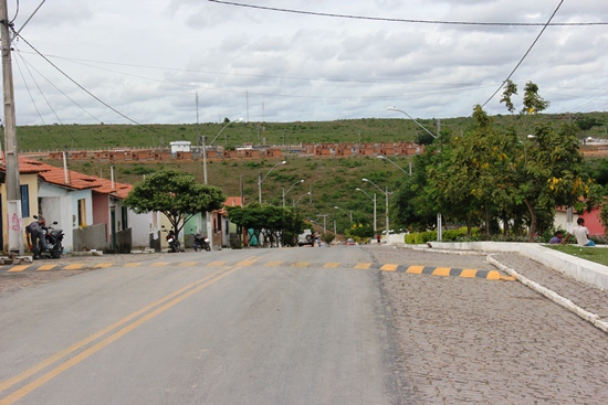 Esta parte alta na chegada da cidade não foi atingida.