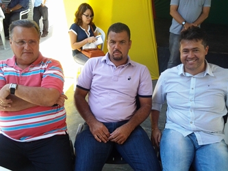 Alex (a direita ) acompanhado do vereador Rony o do pré-candidato ao Governo Geddel