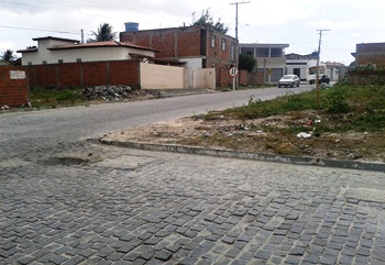 Tentativa de homicídio aconteceu nesta esquina a 150 metros da casa da vítima.