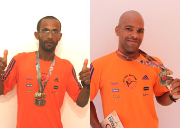 Mesmo não alcançando boa colocação Kalunga e Bilia expõe com orgulho as medalhas da corrida mais famosa do mundo