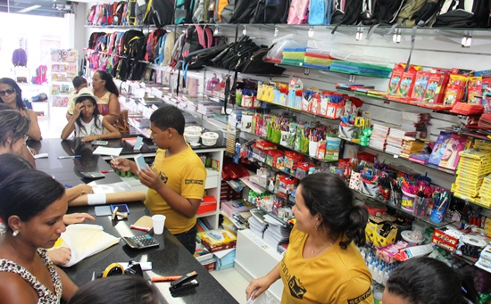 Funcionários preparados para atender rápido e com eficiência.